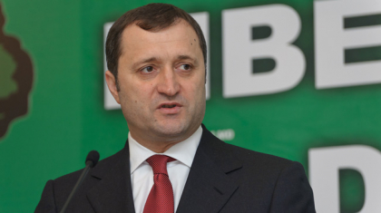 Procurorii verifica daca Vlad Filat este autorul postarii pe pagina sa de Facebook si daca textul incalca regimul de arest preventiv. "Sunt elemente suspecte de intimidare la adresa unor martori"