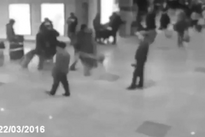Imagini de pe camerele de supraveghere din aeroportul de la Bruxelles. Momentul exploziei - VIDEO Imagini de pe camerele de supraveghere din aeroportul de la Bruxelles. Momentul exploziei - VIDEO
