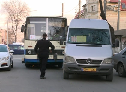 Doua rute de microbuz vor fi ANULATE incepand cu data de 1 aprilie Doua rute de microbuz vor fi ANULATE incepand cu data de 1 aprilie