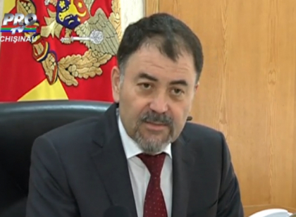 Ministrul Apararii Anatol Salaru demonstreaza ca nu este "doctor pe motani". Si-a postat diploma de studii pe pagina sa de facebook - FOTO