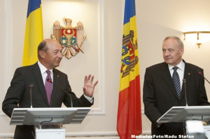 Usatii: "Am inceput sa cred ca am presedinte. Ieri, domnul Timofti a refuzat sa semneze cererea lui Basescu pentru obtinerea cetateniei RM" Usatii: "Am inceput sa cred ca am presedinte. Ieri, domnul Timofti a refuzat sa semneze cererea lui Basescu pentru obtinerea cetateniei RM"