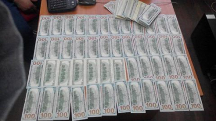 Un cetatean rus, prins la punctul de trecere Giurgiulesti: A incercat sa iasa din tara cu peste 40 de mii de dolari - FOTO Un cetatean rus, prins la punctul de trecere Giurgiulesti: A incercat sa iasa din tara cu peste 40 de mii de dolari - FOTO