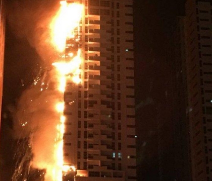 Incendiu de proportii in Emiratele Arabe Unite. Cel putin doua cladiri uriase au fost cuprinse de flacari - VIDEO Incendiu de proportii in Emiratele Arabe Unite. Cel putin doua cladiri uriase au fost cuprinse de flacari - VIDEO