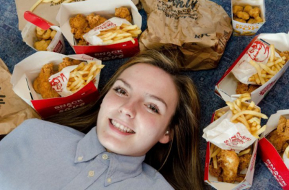 Trei ani a mancat doar de la fast-food. Cum s-a transformat tanara. Medicii sunt socati Trei ani a mancat doar de la fast-food. Cum s-a transformat tanara. Medicii sunt socati