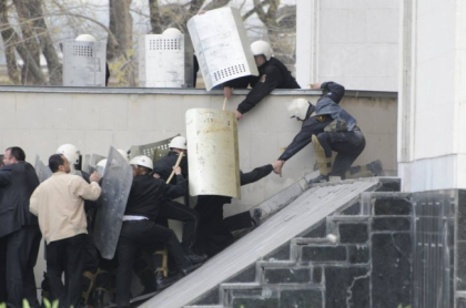 Ce faceau politicienii de la conducerea tarii la ora 10:00 pe 7 aprilie 2009, inainte de "revolutia" in urma careia a cazut guvernarea - FOTO