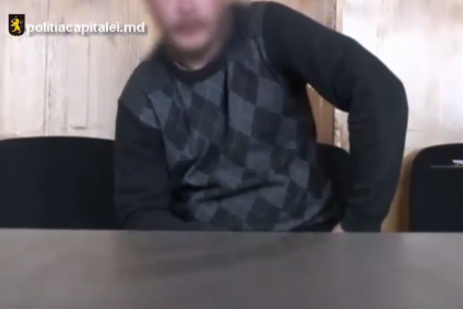 "Am sunat la primarie - Chirtoaca, privet". Banuitul de alerta falsa cu bomba de la primarie spune ca era beat cand a sunat. "Asta tu esti de la sat, da\' eu is de la oras" - VIDEO "Am sunat la primarie - Chirtoaca, privet". Banuitul de alerta falsa cu bomba de la primarie spune ca era beat cand a sunat. "Asta tu esti de la sat, da\' eu is de la oras" - VIDEO