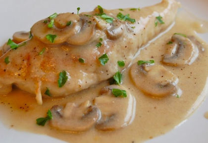 Pui cu sos de ciuperci, o reteta gustoasa si satioasa Pui cu sos de ciuperci, o reteta gustoasa si satioasa