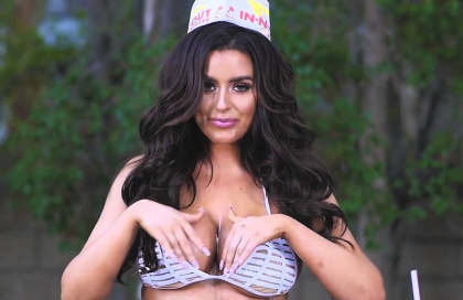 Aceasta este cea mai sexy maniera de a pregati burgeri! Toti barbatii vor fi pofticiosi - VIDEO