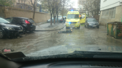 Cine este tanarul care s-ar fi aruncat de la etajul unui bloc din capitala. Ce spune politia - FOTO