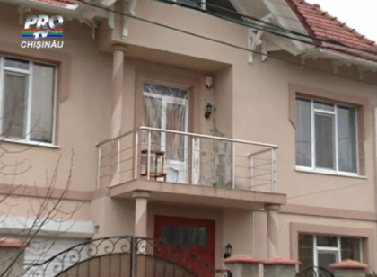 Presupusul autor al atacului cu grenada de la casa lui Dorin Dragutanu a primit 30 de zile de arest. Barbatul nu-si recunoaste vina Presupusul autor al atacului cu grenada de la casa lui Dorin Dragutanu a primit 30 de zile de arest. Barbatul nu-si recunoaste vina