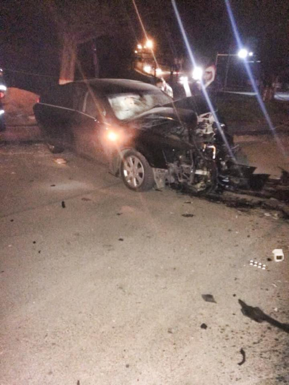 Urmarire ca in filme dar cu un final tragic. Un sofer ar fi incercat sa fuga de politisti si s-a oprit abia dupa ce si-a facut zob masina - FOTO Urmarire ca in filme dar cu un final tragic. Un sofer ar fi incercat sa fuga de politisti si s-a oprit abia dupa ce si-a facut zob masina - FOTO