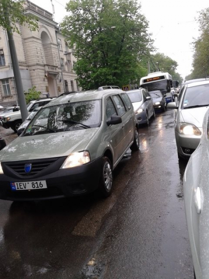 Ambuteiaje infernale in capitala: NU functioneaza semafoarele. Strazile pe care soferii trebuie sa le evite in aceste momente - FOTO Ambuteiaje infernale in capitala: NU functioneaza semafoarele. Strazile pe care soferii trebuie sa le evite in aceste momente - FOTO