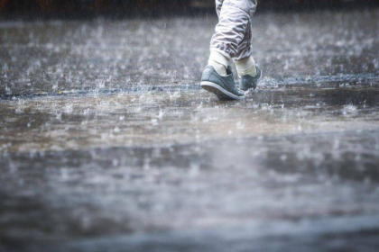 Ploi si temperaturi ce nu depasesc 14 grade. Cum va fi vremea in urmatoarele zile