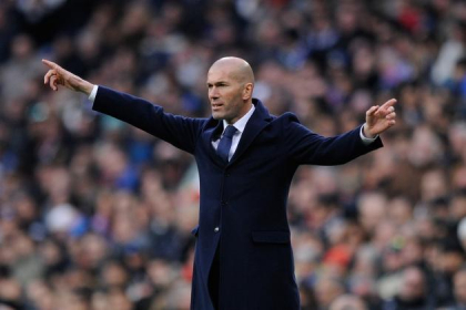 Zidane trebuie sa isi schimbe croitorul. Antrenorul lui Real a ramas iar in fundul gol, ca la meciul cu Wolfsburg! FOTO Zidane trebuie sa isi schimbe croitorul. Antrenorul lui Real a ramas iar in fundul gol, ca la meciul cu Wolfsburg! FOTO