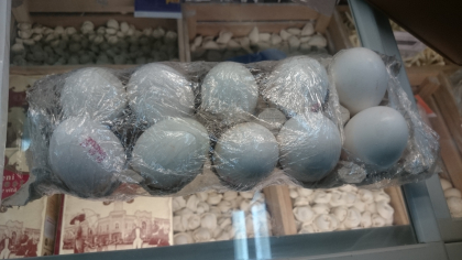 Femeia s-a ingrozit cand a deschis cutia. Oua EXPIRATE pe rafturile unui supermarket din capitala: "Este catastrofal"- FOTO Femeia s-a ingrozit cand a deschis cutia. Oua EXPIRATE pe rafturile unui supermarket din capitala: "Este catastrofal"- FOTO
