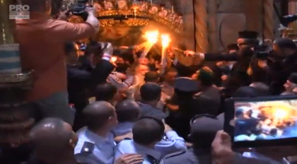 Lumina sfanta din Ierusalim a ajuns la Chisinau cu o cursa obisnuita Tel Aviv-Chisinau Lumina sfanta din Ierusalim a ajuns la Chisinau cu o cursa obisnuita Tel Aviv-Chisinau