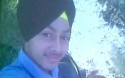 Un pusti de 15 ani a murit cand incerca sa-si faca un selfie cu pistolul tatalui sau Un pusti de 15 ani a murit cand incerca sa-si faca un selfie cu pistolul tatalui sau