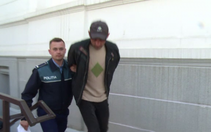 Un barbat, acuzat ca ar fi agresat-o sexual pe nepoata fostei iubite, extradat in Spania. Rudele sustin ca este o razbunare Un barbat, acuzat ca ar fi agresat-o sexual pe nepoata fostei iubite, extradat in Spania. Rudele sustin ca este o razbunare