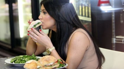 Dieta lui Kim Kardashian! Ce mananca atunci cand vrea sa slabeasca Dieta lui Kim Kardashian! Ce mananca atunci cand vrea sa slabeasca