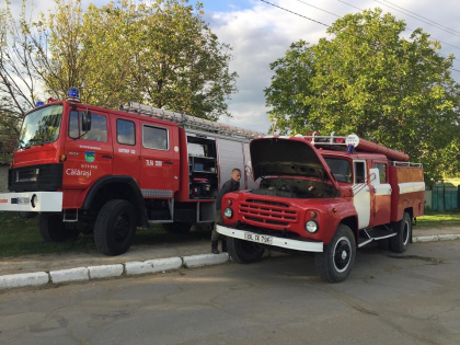 Incendiu urias la Calarasi. O casa a fost curpinsa de flacari dupa ce sotul femeii ar fi dat foc casei in timp ce aceasta se afla afara - GALERIE FOTO Incendiu urias la Calarasi. O casa a fost curpinsa de flacari dupa ce sotul femeii ar fi dat foc casei in timp ce aceasta se afla afara - GALERIE FOTO