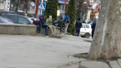 Nesupravegheati acum, pot deveni criminali in viitor. Locuitorii sectorului Botanica, agresati fizic si injurati de un grup de baieti care le cer bani