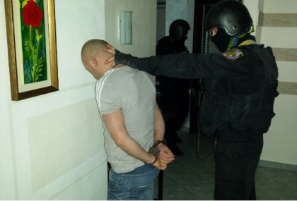 Indivizii care anul trecut au furat mai multe ceasuri de lux dintr-un magazin din capitala, RETINUTI. Ce au gasit politistii la domiciliile acestora - FOTO