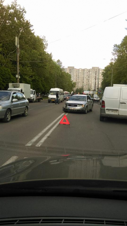 Accident rutier pe Alba Iulia. Doua autoturisme Audi s-au ciocnit violent - FOTO 