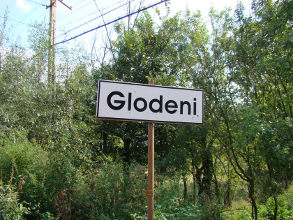 Tragedie intr-o familie din Glodeni. Un adolescent de 12 ani, gasit spanzurat in curtea propriei locuinte Tragedie intr-o familie din Glodeni. Un adolescent de 12 ani, gasit spanzurat in curtea propriei locuinte
