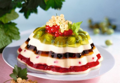 Budinca cu fructe de padure, preparata in casa