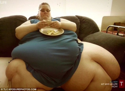 Cea mai grasa femeie din lume a slabit 200 de kilograme si trebuie sa mai piarda inca 100 daca vrea sa traiasca! Cum arata acum este incredibil - FOTO Cea mai grasa femeie din lume a slabit 200 de kilograme si trebuie sa mai piarda inca 100 daca vrea sa traiasca! Cum arata acum este incredibil - FOTO