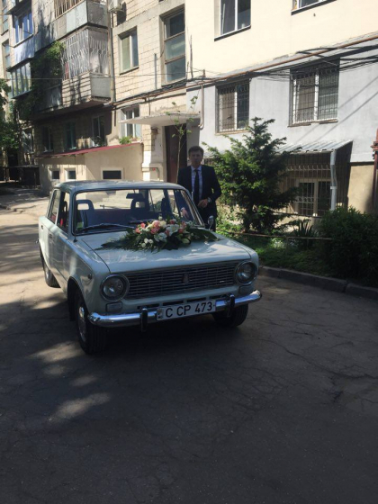 Masina cu care a venit primarul capitalei sa-si ia MIREASA - GALERIE FOTO Masina cu care a venit primarul capitalei sa-si ia MIREASA - GALERIE FOTO