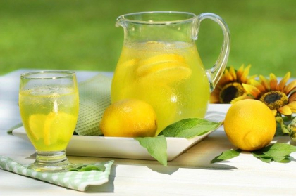 Slabeste 10 kilograme intr-un timp record cu dieta cu limonada. Vezi ce ingrediente contine