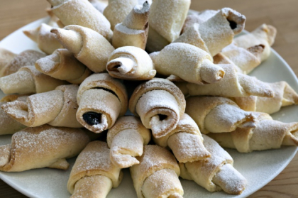 Cornulete cu gem: o mica bucurie culinara. Vezi cum se gatesc Cornulete cu gem: o mica bucurie culinara. Vezi cum se gatesc