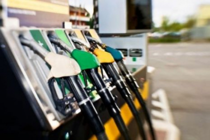 Premierul Filip solicita de la ANRE dezbateri publice dupa ce mai multe companii au majorat pretul la carburanti