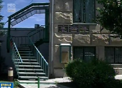 Procurorii cer ASTAZI mandat de arest pe numele celor 5 persoane retinute in urma perchezitiilor de la primarie: Printre care sunt seful-adjunct al directiei Arhitectura, Radu Blaj si viceprimarul, Vlad Cotet