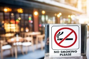 Ultimul weekend in care moldovenii vor mai putea fuma in public. Ce se va intampla cu cei care nu vor respecta legea Ultimul weekend in care moldovenii vor mai putea fuma in public. Ce se va intampla cu cei care nu vor respecta legea
