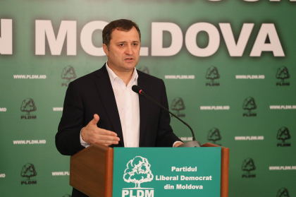 Vlad Filat isi depune mandatul de presedinte si isi suspenda calitatea de membru al PLDM. "Fac declaratii spumoase de parasire a PLDM, Republica Moldova"