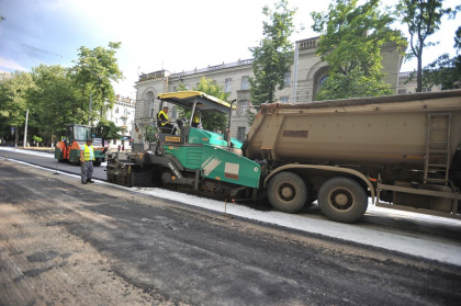 Lucrarile de pe bulevardul Stefan cel Mare si Sfant continua si in zi de duminica - GALERIE FOTO