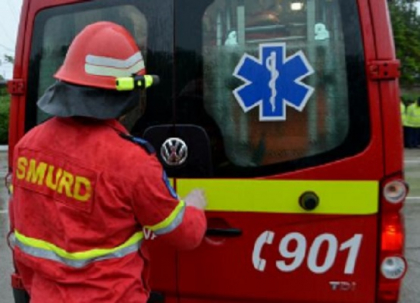 Incident la o scoala din Balti: Sapte copii au inceput sa se simta rau in timpul careului de sfarsit de an. Echipaje SMURD, chemate la fata locului Incident la o scoala din Balti: Sapte copii au inceput sa se simta rau in timpul careului de sfarsit de an. Echipaje SMURD, chemate la fata locului
