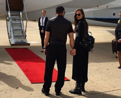 Presa straina: Nunta secolului pe Santorini: Moldoveana Xenia Deli se marita cu Osama Fathi Rabah al-Sharif, un egiptean de 62 de ani. Mesajul postat de model pe pagina sa de socializare - FOTO Presa straina: Nunta secolului pe Santorini: Moldoveana Xenia Deli se marita cu Osama Fathi Rabah al-Sharif, un egiptean de 62 de ani. Mesajul postat de model pe pagina sa de socializare - FOTO
