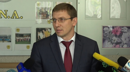 Ofiterul CNA, retinut astazi, ar fi cerut 100.000 de euro de la presedintele Federatiei de Baschet pentru a-l scapa de puscarie Ofiterul CNA, retinut astazi, ar fi cerut 100.000 de euro de la presedintele Federatiei de Baschet pentru a-l scapa de puscarie