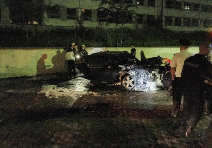 Noapte cu ghinion pentru un sofer din capitala. Cum si-a gasit masina, parcata intr-o curte, atunci cand s-a trezit - VIDEO / FOTO Noapte cu ghinion pentru un sofer din capitala. Cum si-a gasit masina, parcata intr-o curte, atunci cand s-a trezit - VIDEO / FOTO