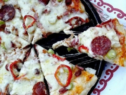 Pizza taraneasca, ca la mama acasa! Gustul te cucereste pe loc Pizza taraneasca, ca la mama acasa! Gustul te cucereste pe loc