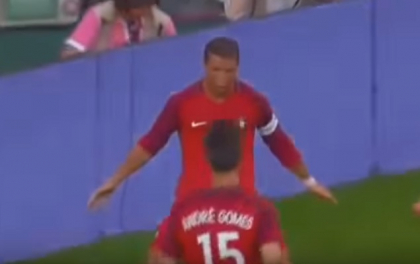 Nationala Portugaliei a facut spectacol in ultimul amical dinaintea startului Campionatului European. A umilit-o pe Estonia cu 7 la 0. Ronaldo a marcat o dubla - VIDEO Nationala Portugaliei a facut spectacol in ultimul amical dinaintea startului Campionatului European. A umilit-o pe Estonia cu 7 la 0. Ronaldo a marcat o dubla - VIDEO