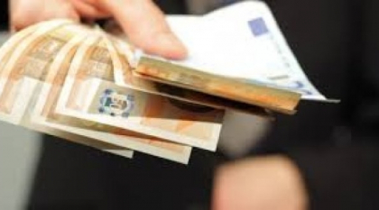 Retinut in flagrant. Ce suma ar fi cerut barbatul pentru un permis de conducere Retinut in flagrant. Ce suma ar fi cerut barbatul pentru un permis de conducere