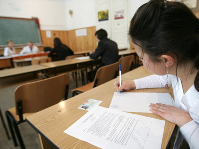 9 candidati, dati afara de la examenul de bacalaureat. Testul la limba straina, publicat pe retelele de socializare in timpul examenului: responsabilii au fost identificati si vor fi amendati 9 candidati, dati afara de la examenul de bacalaureat. Testul la limba straina, publicat pe retelele de socializare in timpul examenului: responsabilii au fost identificati si vor fi amendati