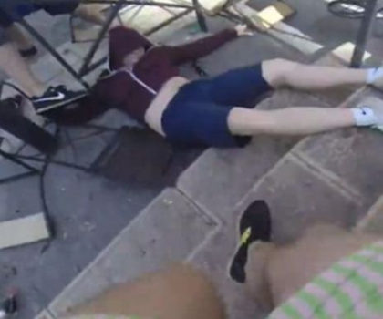 Momentul infiorator in care un HULIGAN RUS loveste cu scaunul si il CALCA pe CAP pe un suporter englez. Politia nu a intervenit pentru a opri masacrul rusilor - VIDEO Momentul infiorator in care un HULIGAN RUS loveste cu scaunul si il CALCA pe CAP pe un suporter englez. Politia nu a intervenit pentru a opri masacrul rusilor - VIDEO