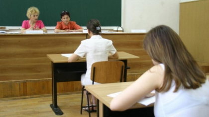 Doi observatori de la bacalaureat, risca 6 ani de puscarie. Ar fi cerut de la doi elevi 1500 si respectiv 1200 de euro ca sa-i ajute sa sustina cu brio examenele
