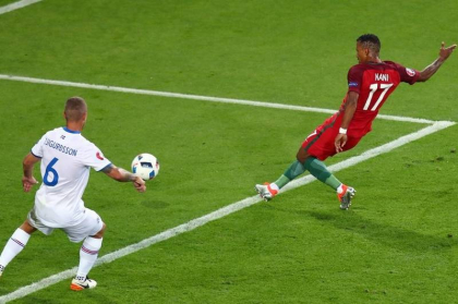 Seara magica pentru Islanda la Campionatul European de fotbal. Nordicii au reusit sa scoata o remiza cu Portugalia, scor 1 la 1 Seara magica pentru Islanda la Campionatul European de fotbal. Nordicii au reusit sa scoata o remiza cu Portugalia, scor 1 la 1