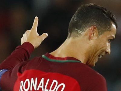 EMOTIONANT! Gestul senzational al lui Cristiano Ronaldo. Ce inseamna desenul din frizura sa de la meciul cu Islanda. FOTO EMOTIONANT! Gestul senzational al lui Cristiano Ronaldo. Ce inseamna desenul din frizura sa de la meciul cu Islanda. FOTO